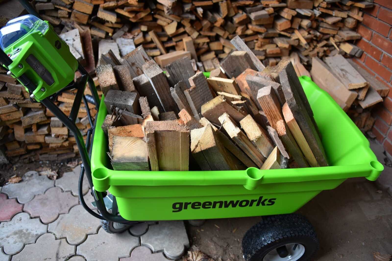перевозка дров на самоходной тележке Greenworks G40GC
