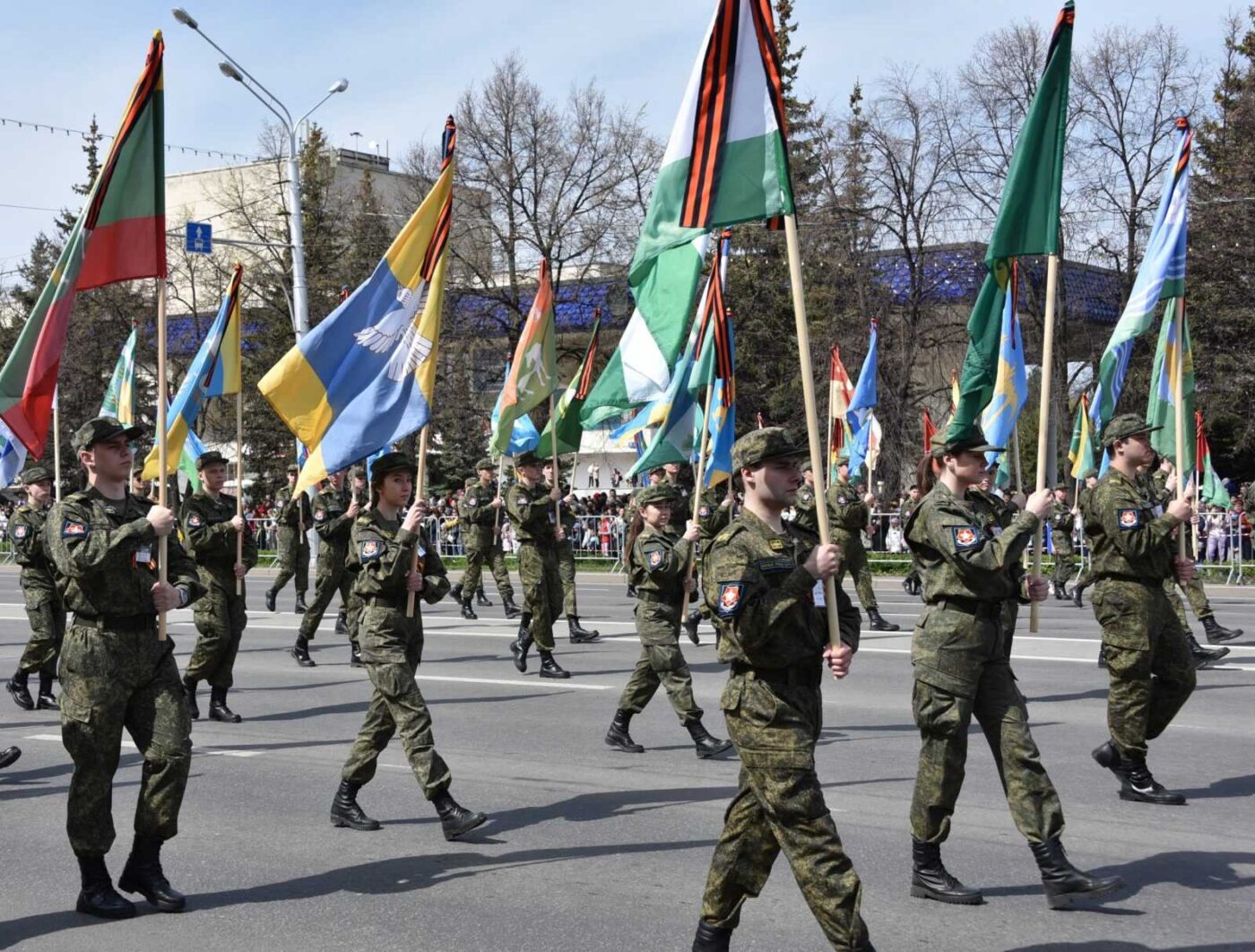 флаги 63 муниципалитетов Башкортостана на Бессмертном полке 2022