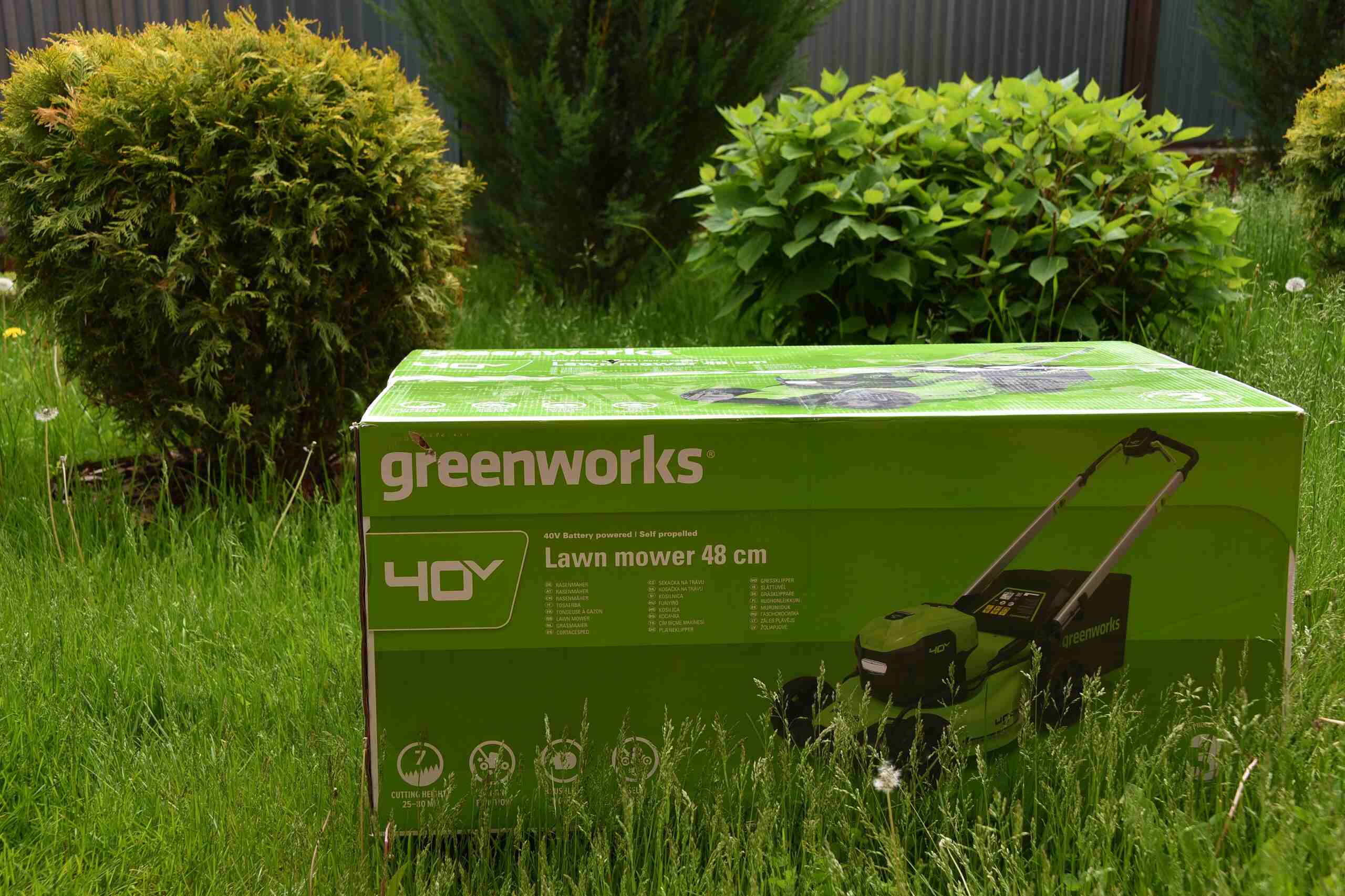самоходная аккумуляторная газонокосилка Greenworks GD40LM48SP