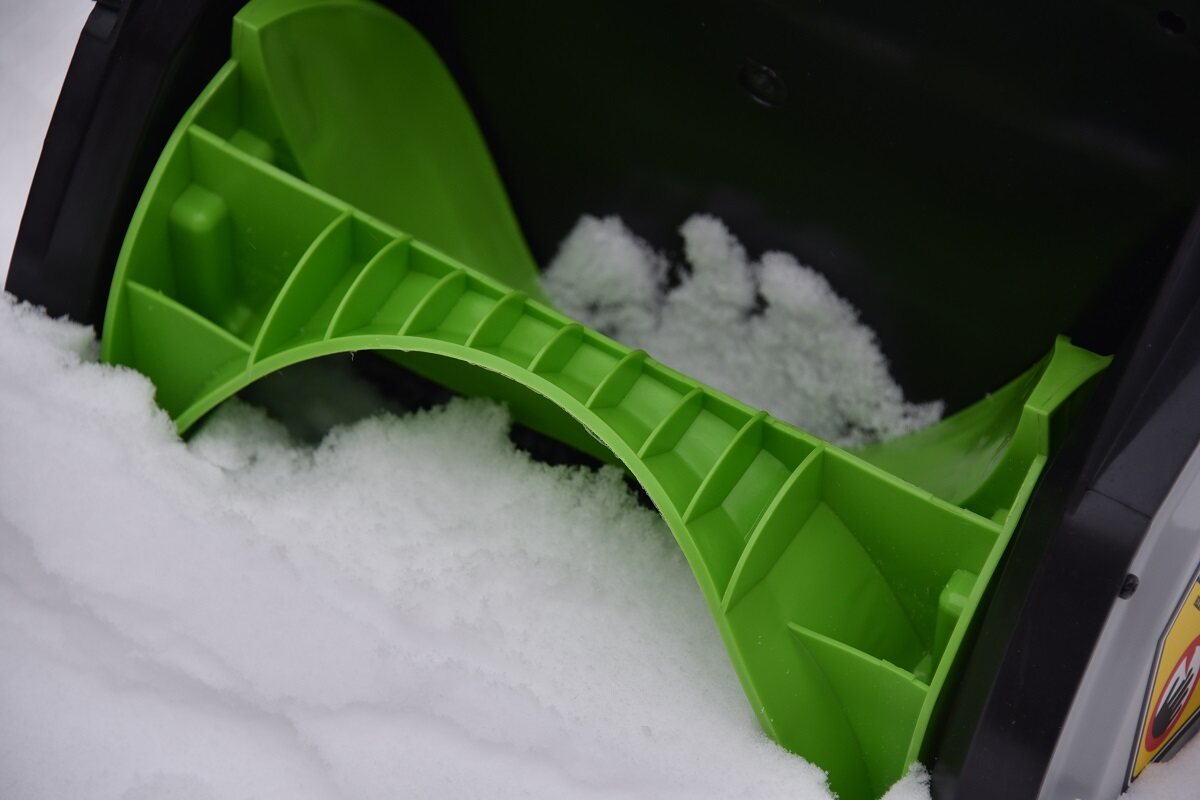 шнек снеголопаты Greenworks из армированного пластика
