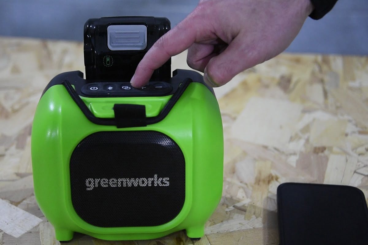 акустическая система Greenworks имеет мощность звука 40 Вт